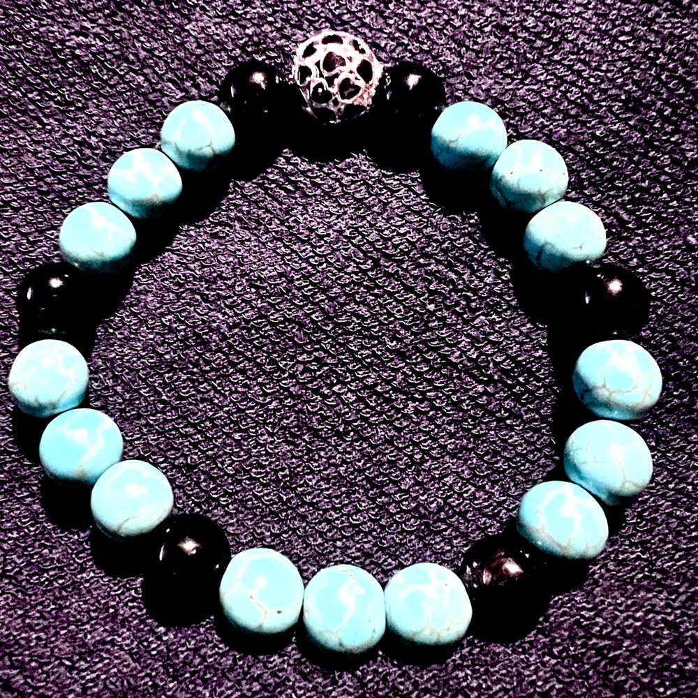 Elegant Turquoise and Black Beaded Bracelet